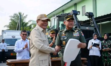 Kemenko Polkam Kirim Bantuan 20 Unit Mobil Penjernih Air pada Korban Bencana di Sumatera dan Aceh