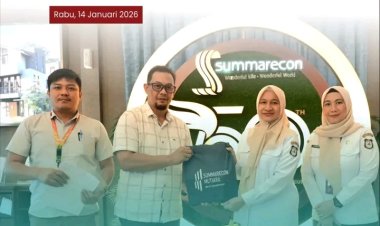 Dukung Pendidikan di Makassar, Summarecon Serahkan Bantuan 1.000 Seragam Sekolah 