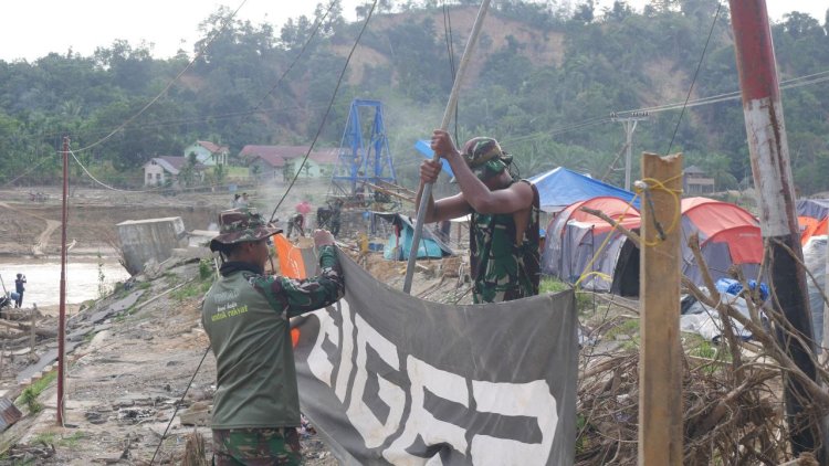 Pulihkan Akses Warga, TNI Bangun Jembatan Gantung 120 Meter di Aceh Tamiang