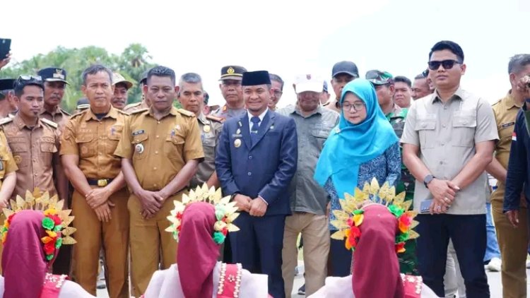 Didampingi Bupati Bone Panen Raya di Cenrana, Wakil Ketua DPRD Bone Sebut Potensi Besar Cenrana